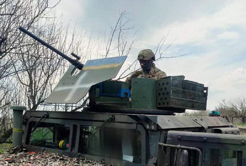 Бійці ССО знищили спостережні пости росіян та захопили трофейну зброю (ВІДЕО)