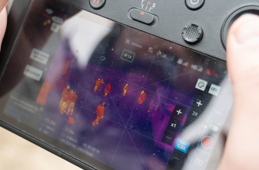 Міноборони тестує антитепловізійну накидку, яка допоможе воїнам маскуватись від ворога