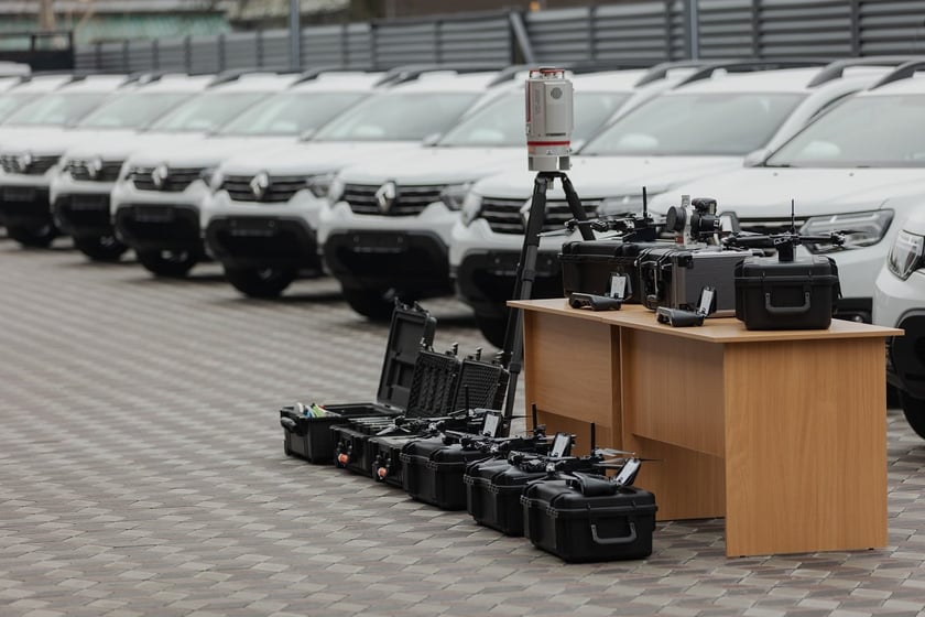 США відправили українським криміналістам техніку для фіксації воєнних злочинів