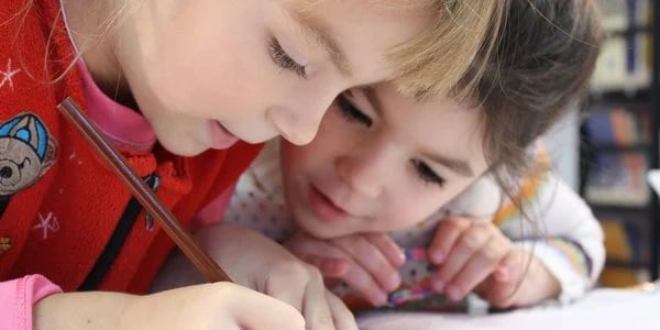 Як отримати грошову допомогу на дітей, які за кордоном: пояснення