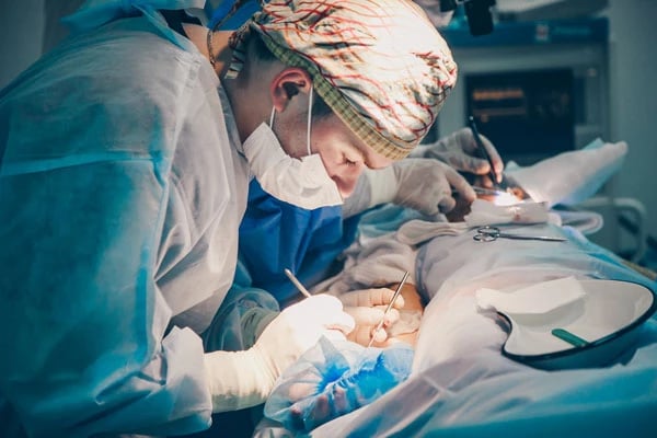 У Львові хірурги зі США безоплатно оперуватимуть постраждалих від війни з важкими травмами