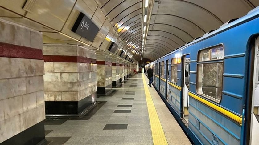 Жінок запрошують на роботу “Київський метрополітен”: про що варто знати