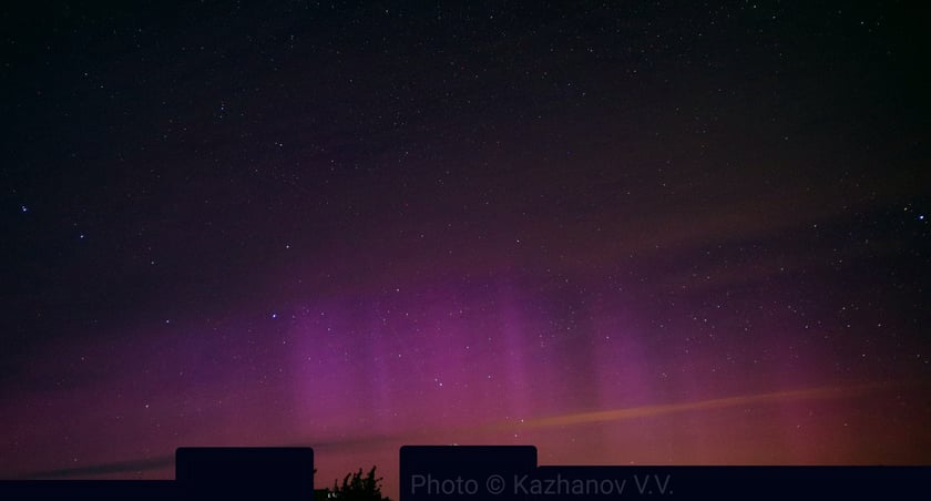 Над Україною спалахнуло полярне сяйво: фото з різних регіонів