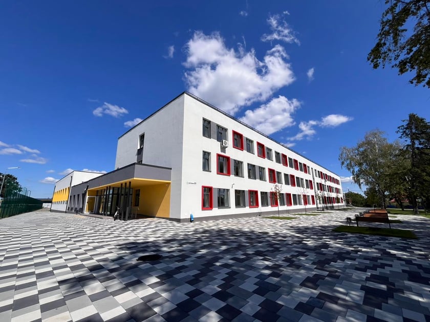 У Бородянці повністю відновили зруйнований ліцей №1: фото