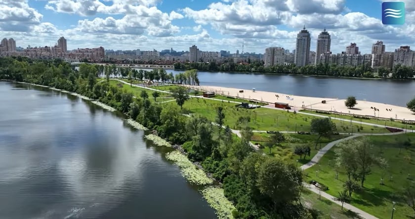 На Оболонському острові облаштували зони відпочинку для людей з інвалідністю