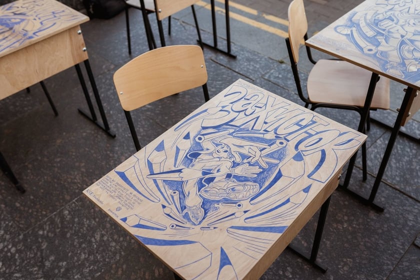 Шкільні парти просто неба: як допомогти зібрати кошти на укриття для шкіл