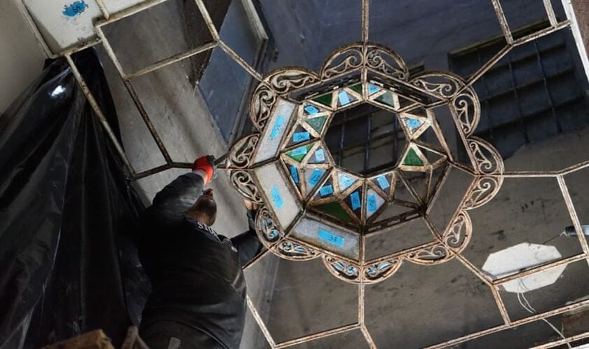 У Львові реставрують унікальний 100-річний ліхтар у будинку-пам’ятці (ФОТО)