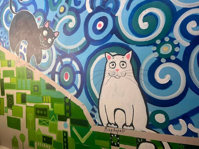 В «Охматдиті» відновили бомбосховище — тепер там фентезійні малюнки (ФОТО)