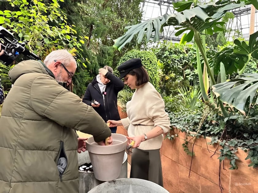 У київському ботсаду висадили екопапір із насінням квітів