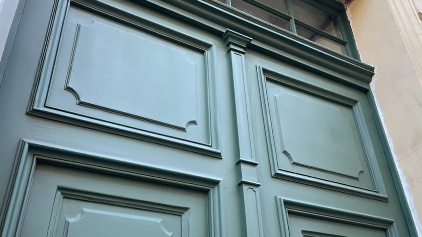 У Львові відновили старовинні двері, які мешканці будинку знайшли у підвалі (ФОТО)