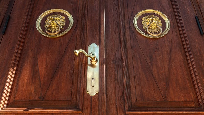 В Одесі відновили двері музею, що постраждали від ракетного удару (ФОТО)