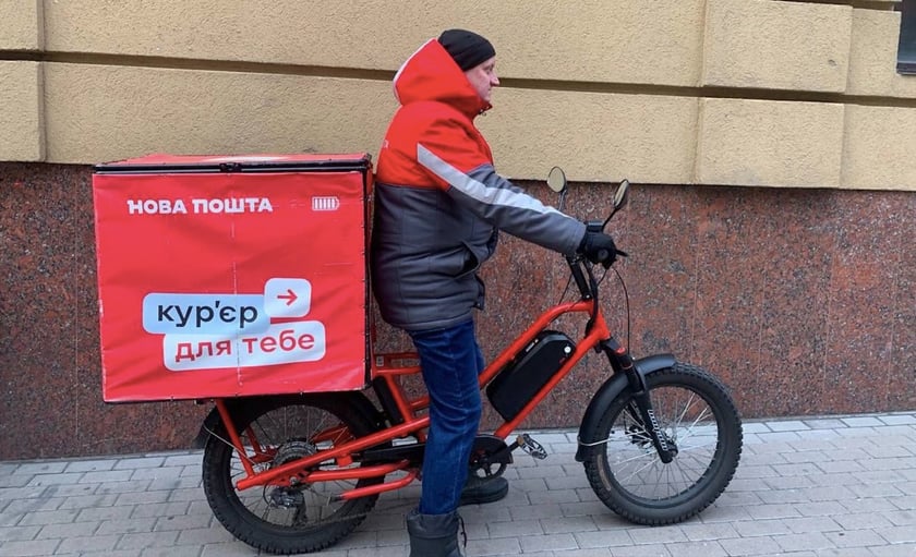 Піші кур’єри «Нової пошти» доставлятимуть посилки на електробайках