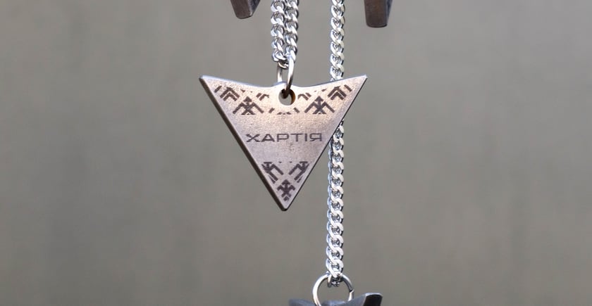 «Хартія» випустила благодійні кулони, створені з трофейного танка росіян (ФОТО)