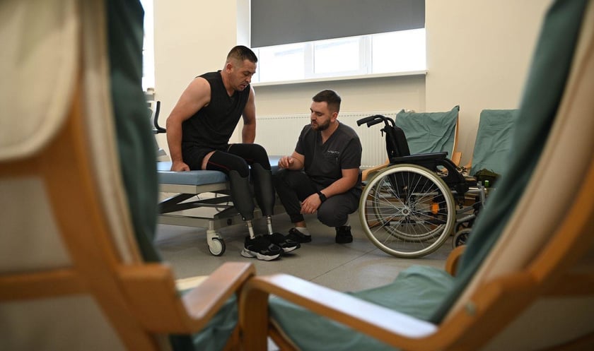 На Закарпатті військовому створили два протези для ніг на 3D-принтері