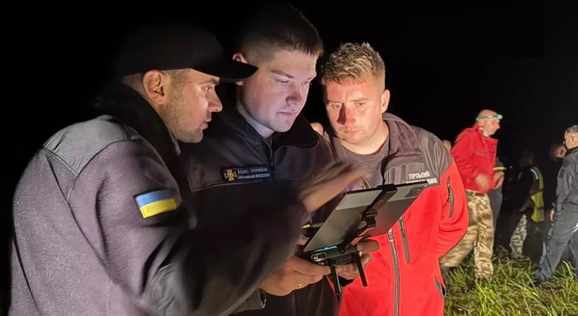 На Львівщині після нічних пошуків знайшли дворічну дівчинку, яка загубилася у лісі