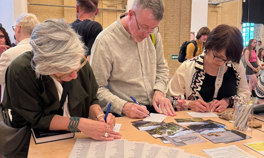 «Листи до вільного Криму»: на «Книжковому Арсеналі» написали 294 послання політв’язням