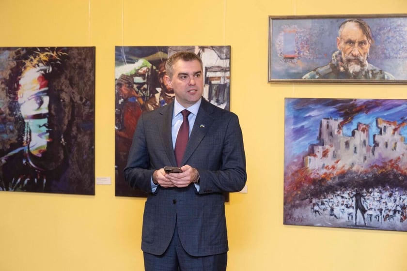 Виставка «Маріуполь нескорений» у парламенті Естонії