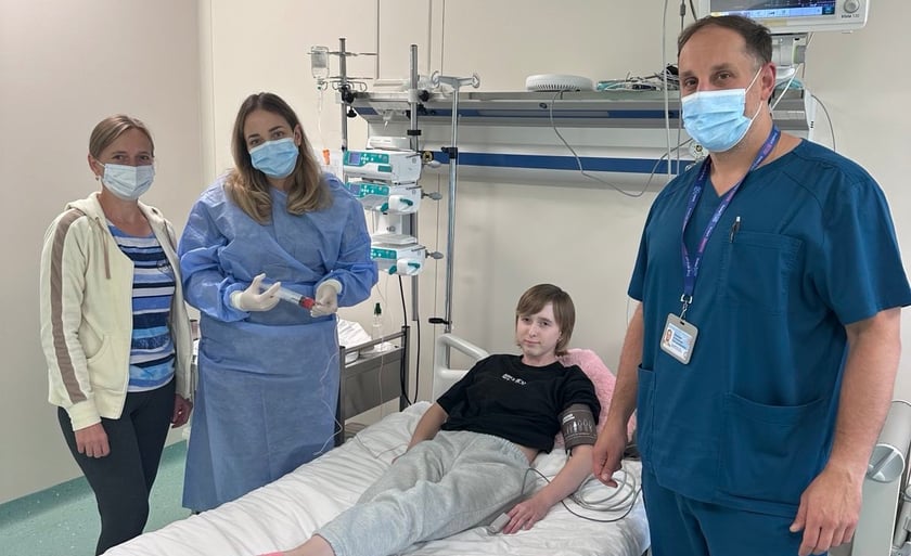 В «Охматдиті» лікарі провели трансплантацію кісткового мозку для Насті з Харківщини