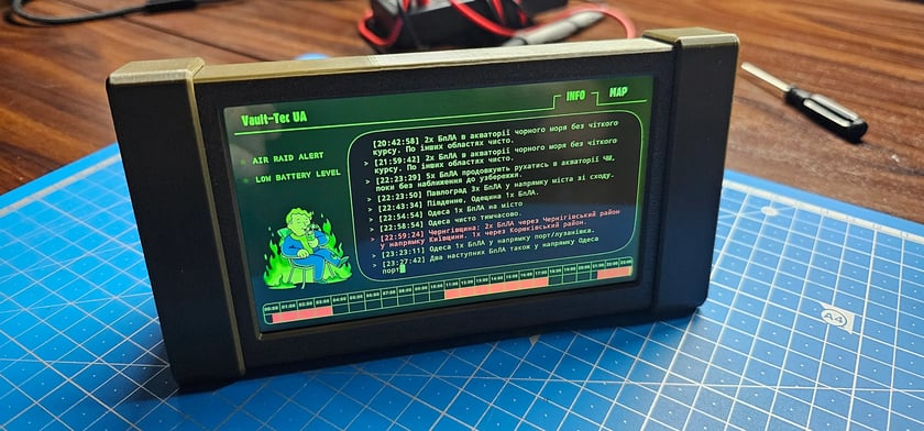 Українець створив пристрій для моніторингу повітряних тривог у стилі гри Fallout
