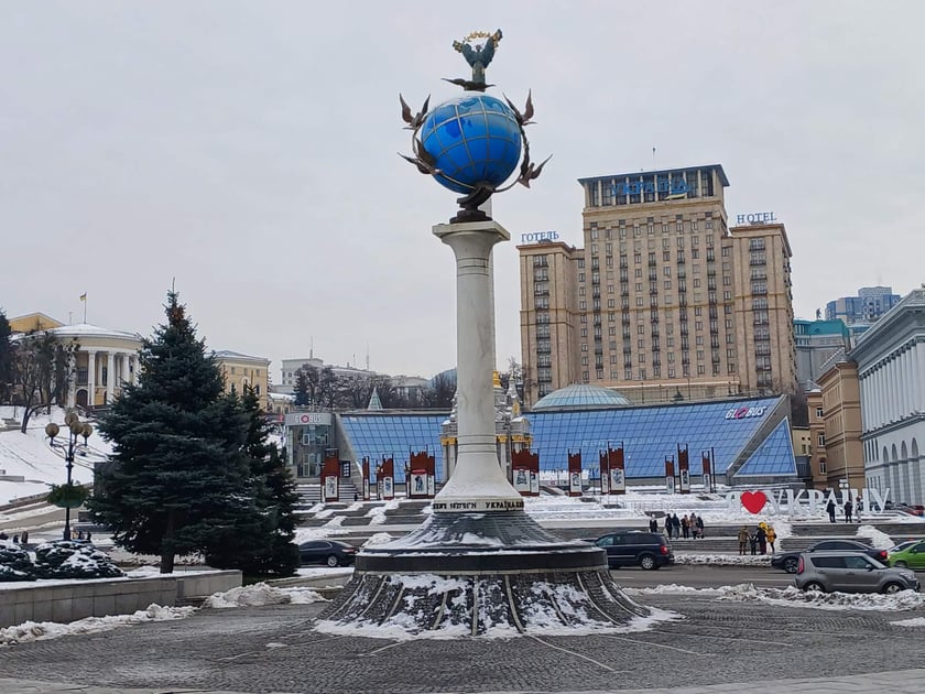 Із глобуса на Майдані Незалежності приберуть назви російських міст