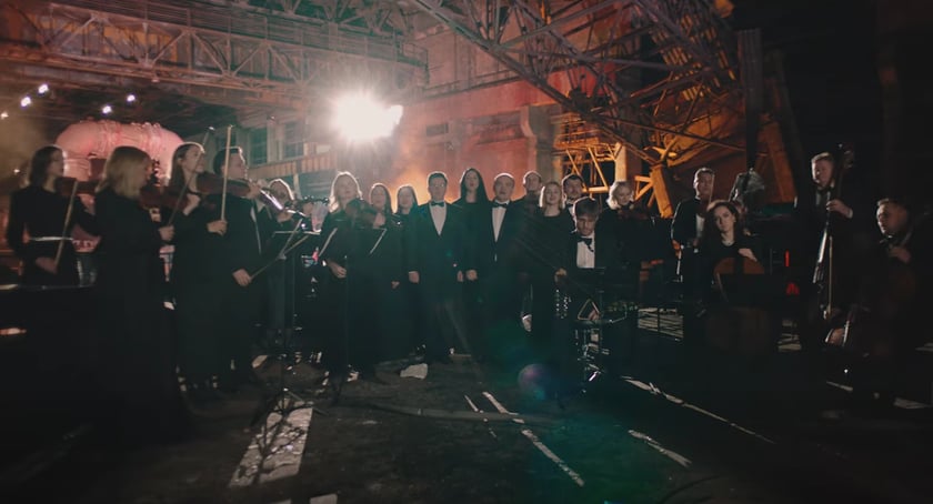 Музиканти виконали «Щедрик» на розбитій ТЕС задля порятунку української енергетики