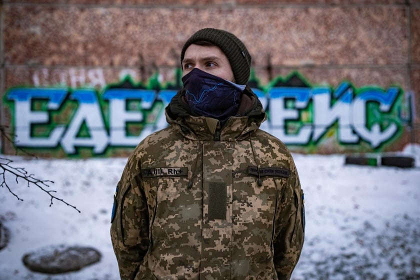 Боєць ЗСУ створив графіті у Слов’янську та Коломиї до Дня Соборності України