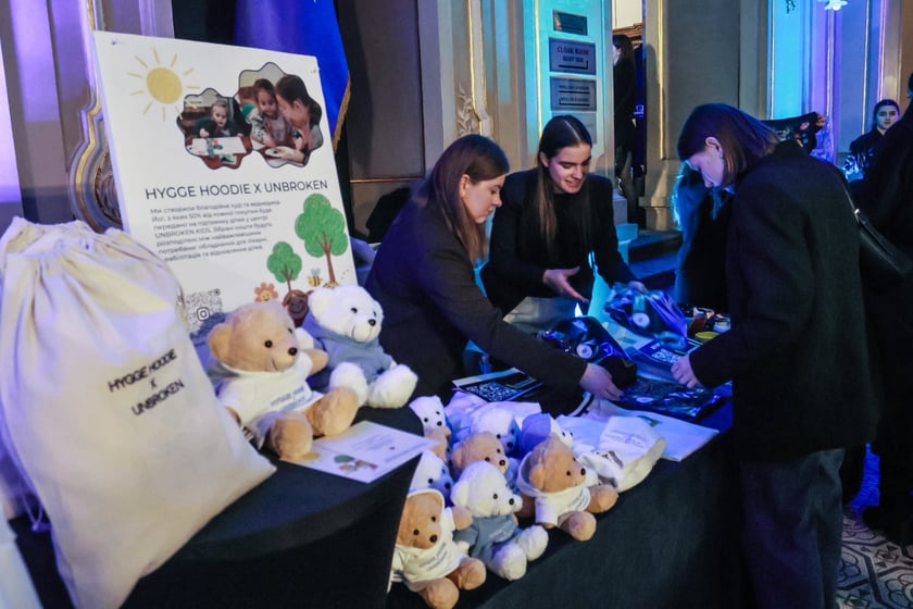 Для підтримки дітей, які проходять реабілітацію в Unbroken, створили благодійний мерч