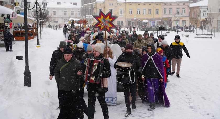 Фестиваль вертепів у Дрогобичі зібрав 300 тисяч гривень для військових (ФОТО)