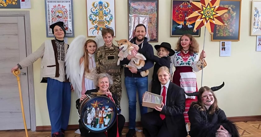 Пластуни та студенти з Києва наколядували 150 тисяч грн для військових