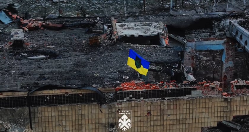 ЗСУ встановили синьо-жовтий прапор у центрі Куп’янська (ВІДЕО)