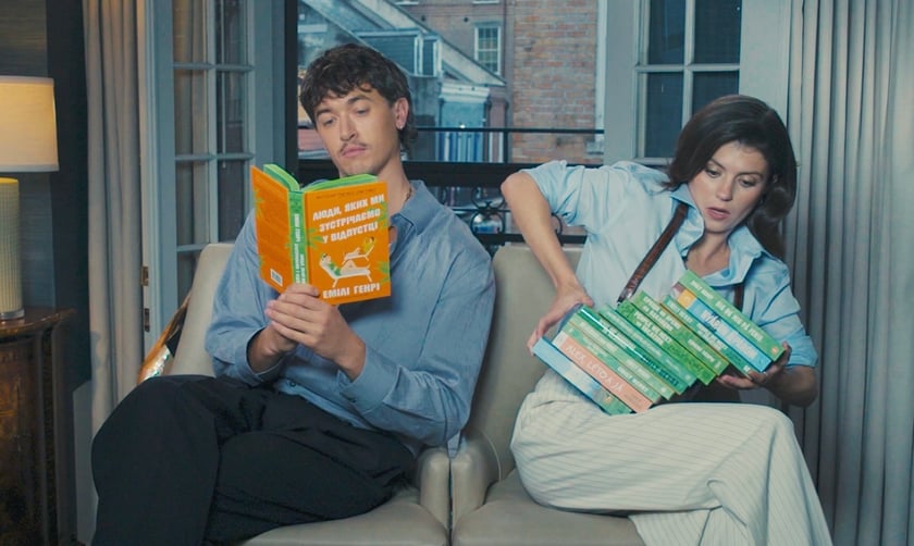 Netflix показав українську книжку для промокампанії нового фільму