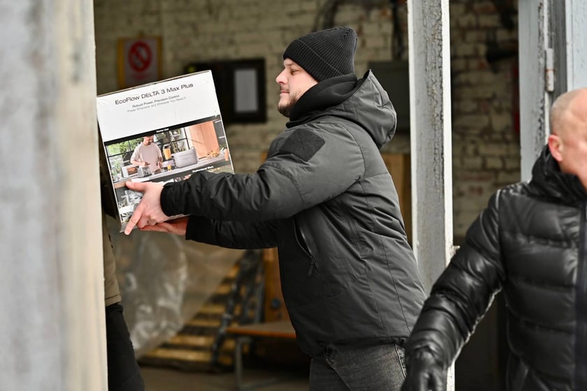 Партнери з Чехії передали жителям Київщини 60 EcoFlow для пунктів незламності
