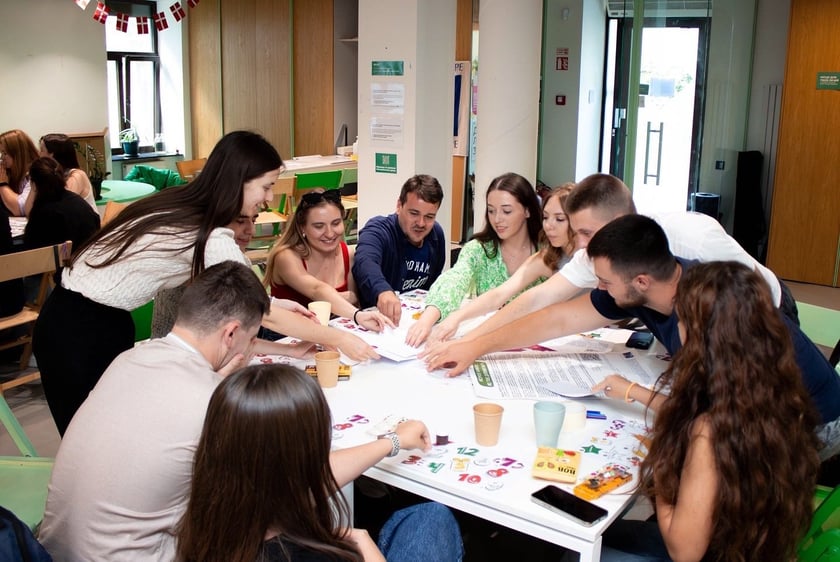 Українці можуть отримати 6-8 тис євро гранту на молодіжні ініціативи: як податися