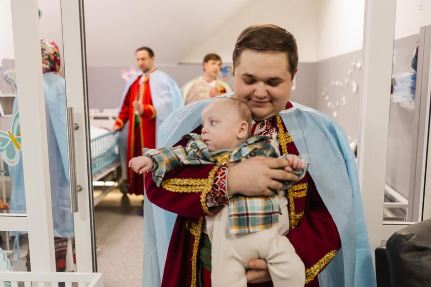 Хор імені Верьовки виступив для дітей із «Дому Метеликів». Артисти приїхали просто в медзаклад