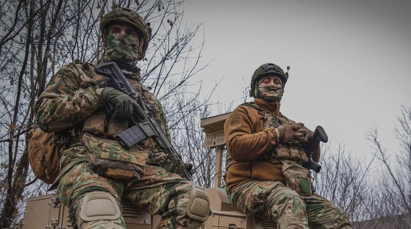 Військові за допомогою дрона з гучномовцем взяли у полон чотирьох росіян