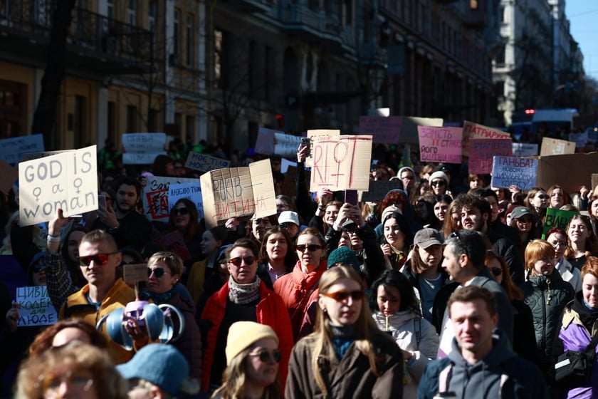Понад 3 000 українок вийшли на Марш жінок, який провели вперше після вторгнення рф (ФОТО)