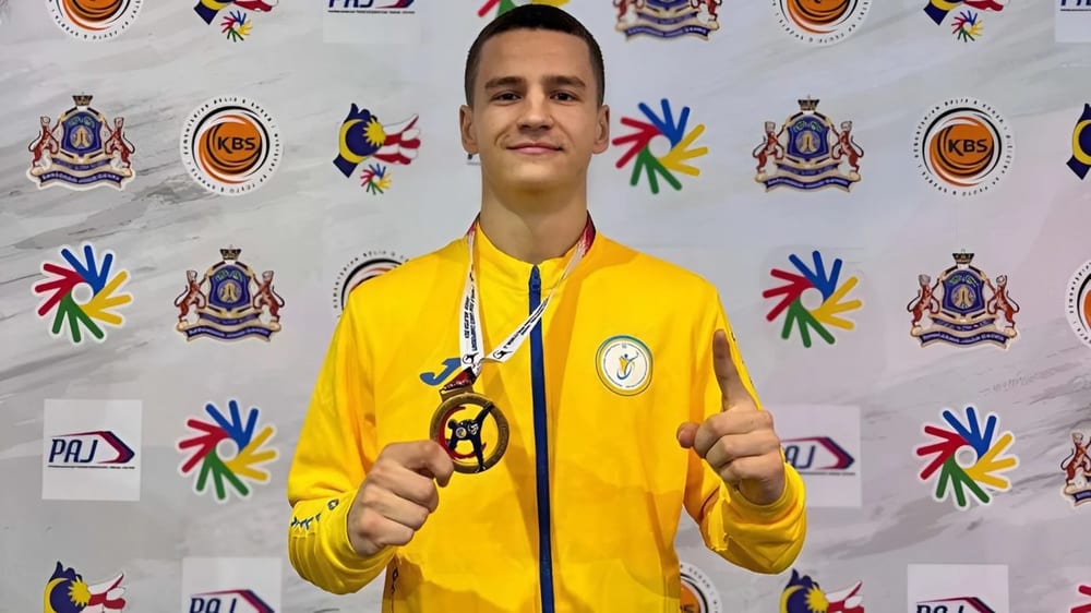 Став чемпіоном світу з карате серед спортсменів з порушеннями слуху