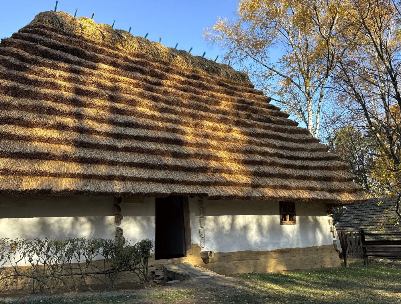 Лемківська хата у Львові